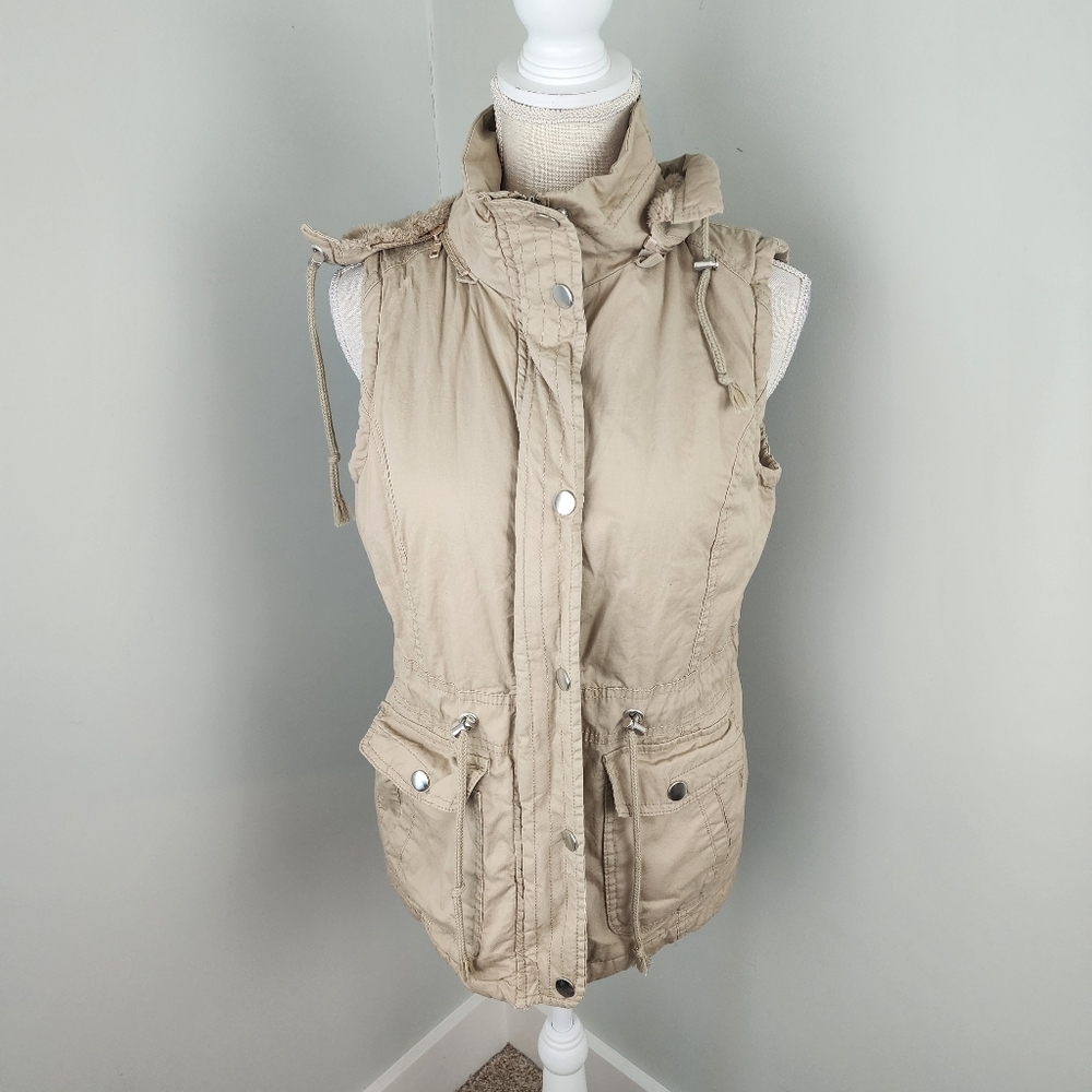 YMI Hooded Faux Fur Lined Detachable Hood Zip And Snap Closure Vest Size Medium